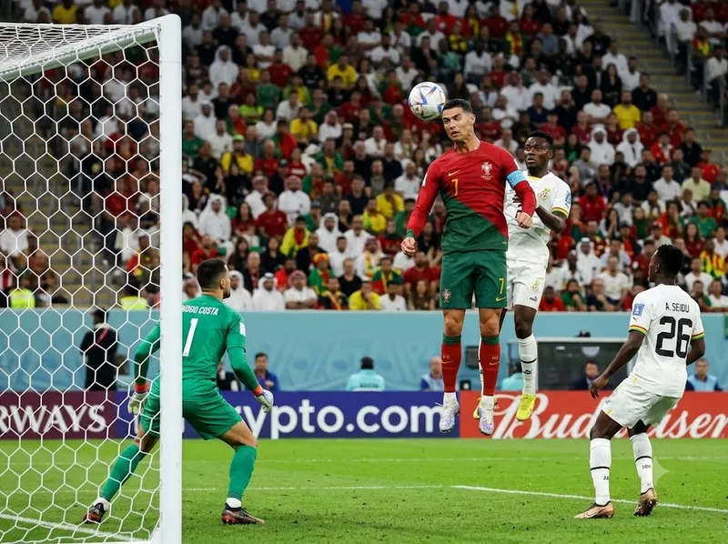 Ronaldo nổi bật với khả năng bật nhảy, đánh đầu và dứt điểm đa dạng