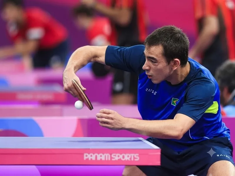 Backhand tốc độ cao là một điểm nổi bật trong lối chơi Calderano